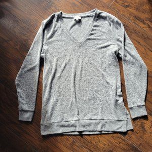 Lucky Brand Womans Heather Gray Flowy Soft V-Neck Long Sleeves Sweater Pullover